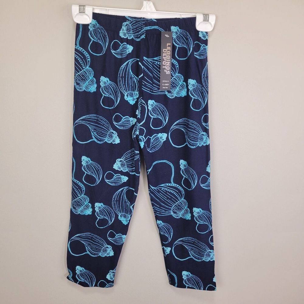 Seashell Polyester Spandex Capri Leggings One Size Fits All